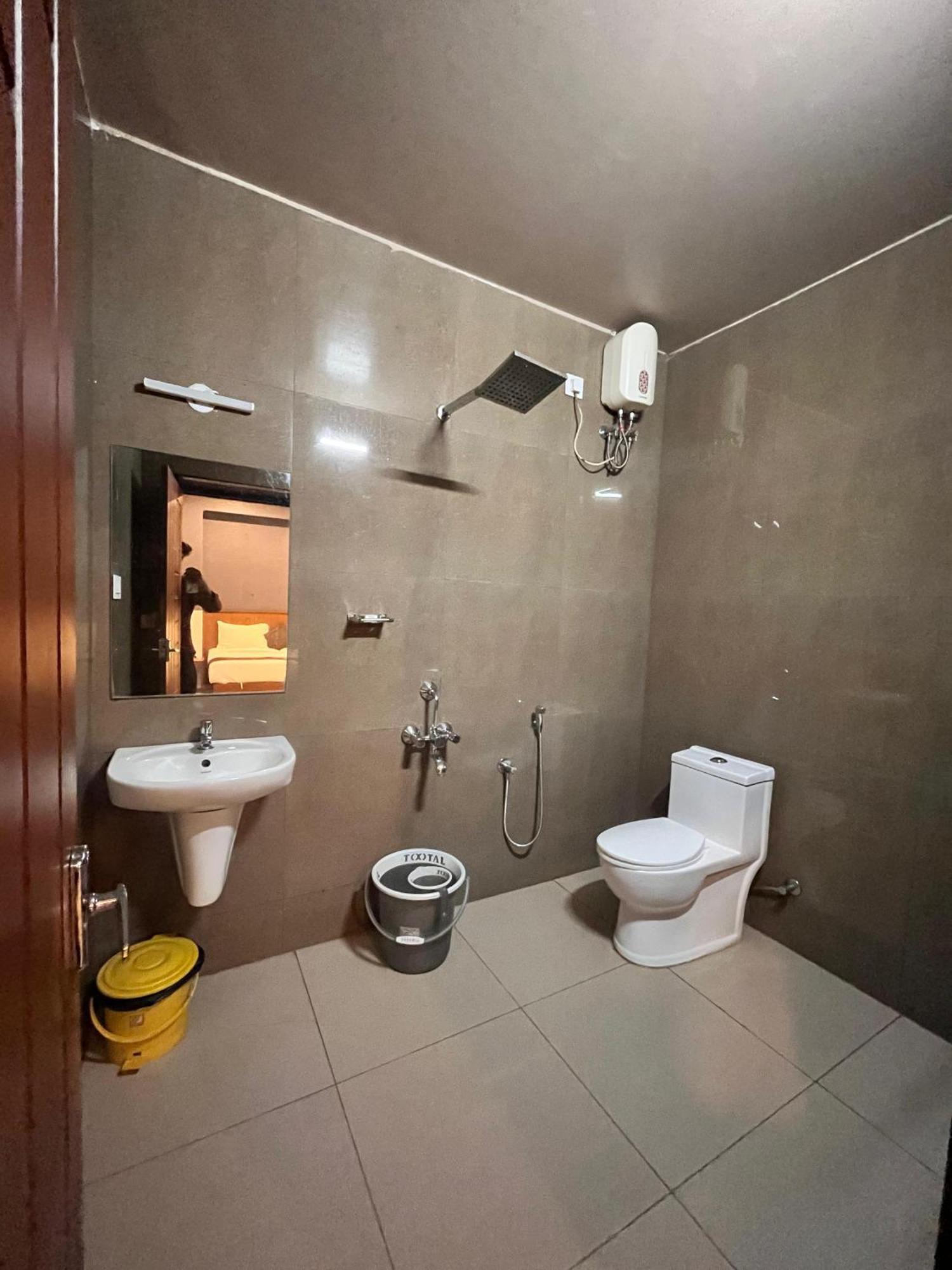 Abab Residency Hotel Kochi Bagian luar foto